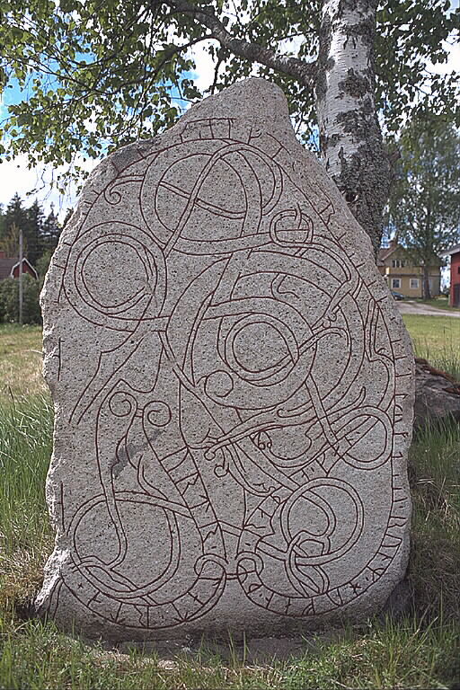 Runes written on runsten, ljus granit. Date: V